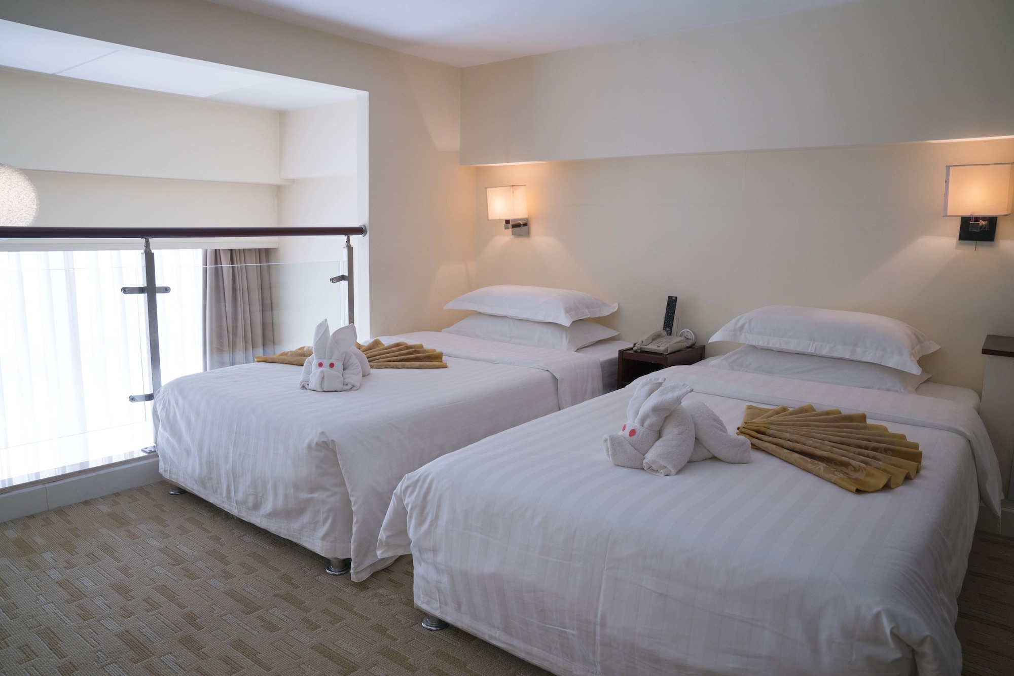 DUPLEX, TWIN BEDS