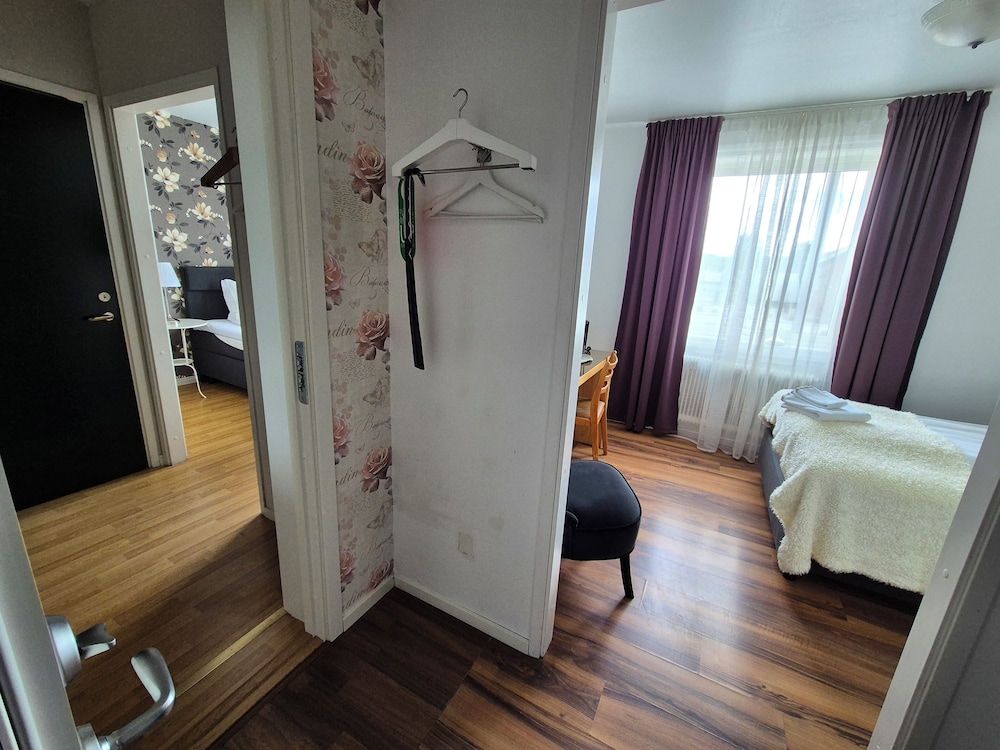 Smålandsstenar Hotell 8/37