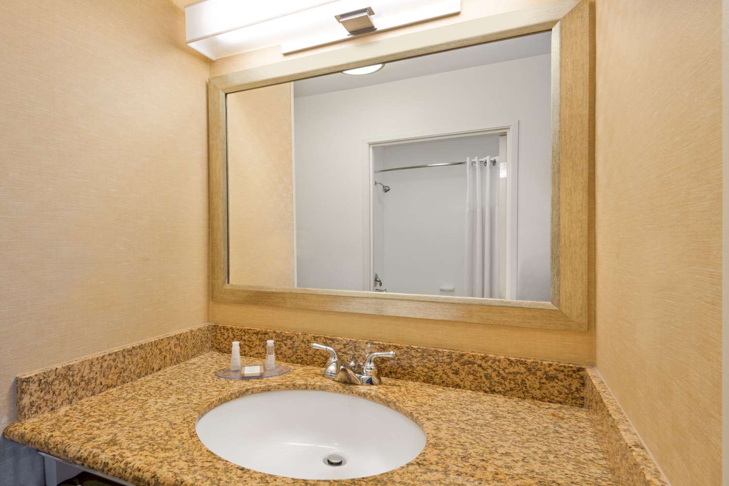 Baymont By Wyndham Denver International Airport 35/38