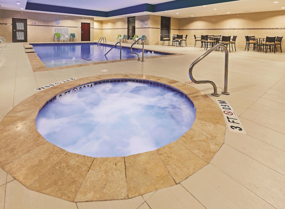 La Quinta Inn Suites Houston Willowbrook 50/61
