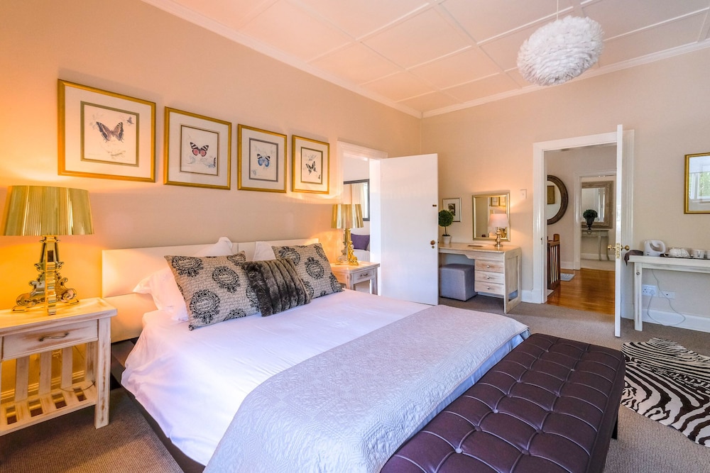 No. 10 Caledon Street Guest House 22/76