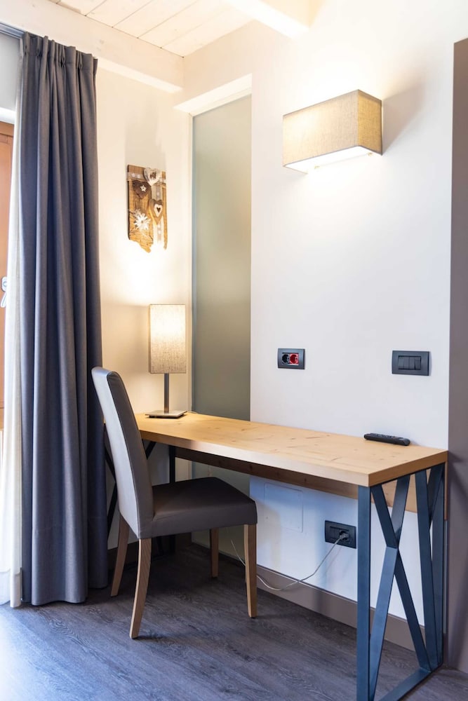 OLIMPIA HOTEL 38/50