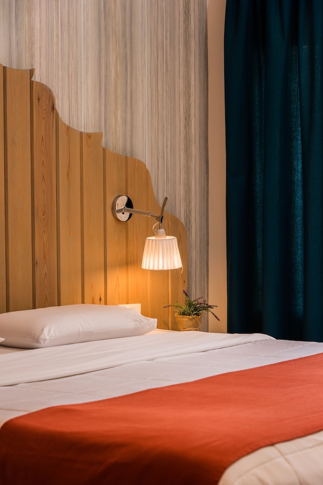 Elia Bettolo Hotel 31/69