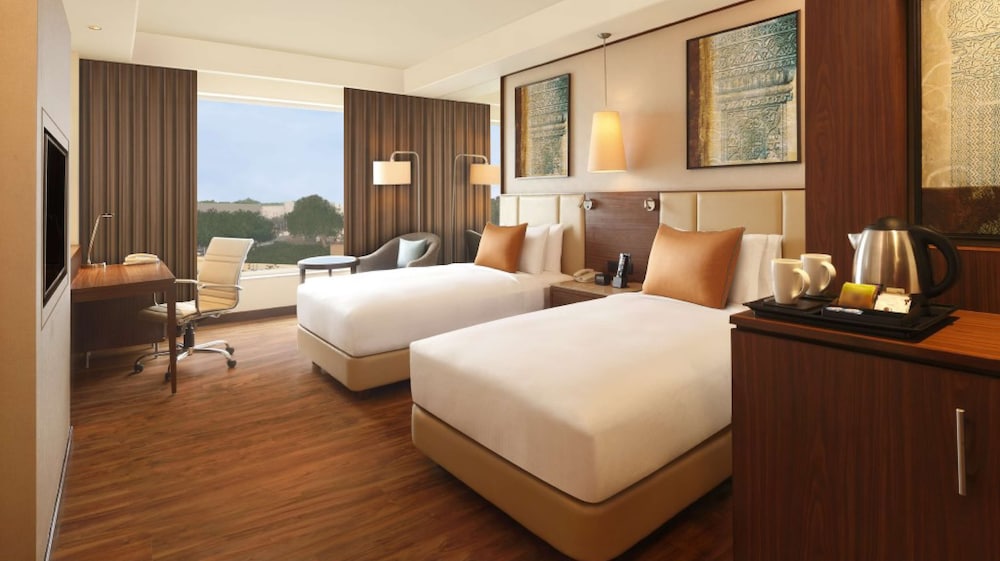 GUEST ROOM, TWIN BEDS, CITY VIEW
