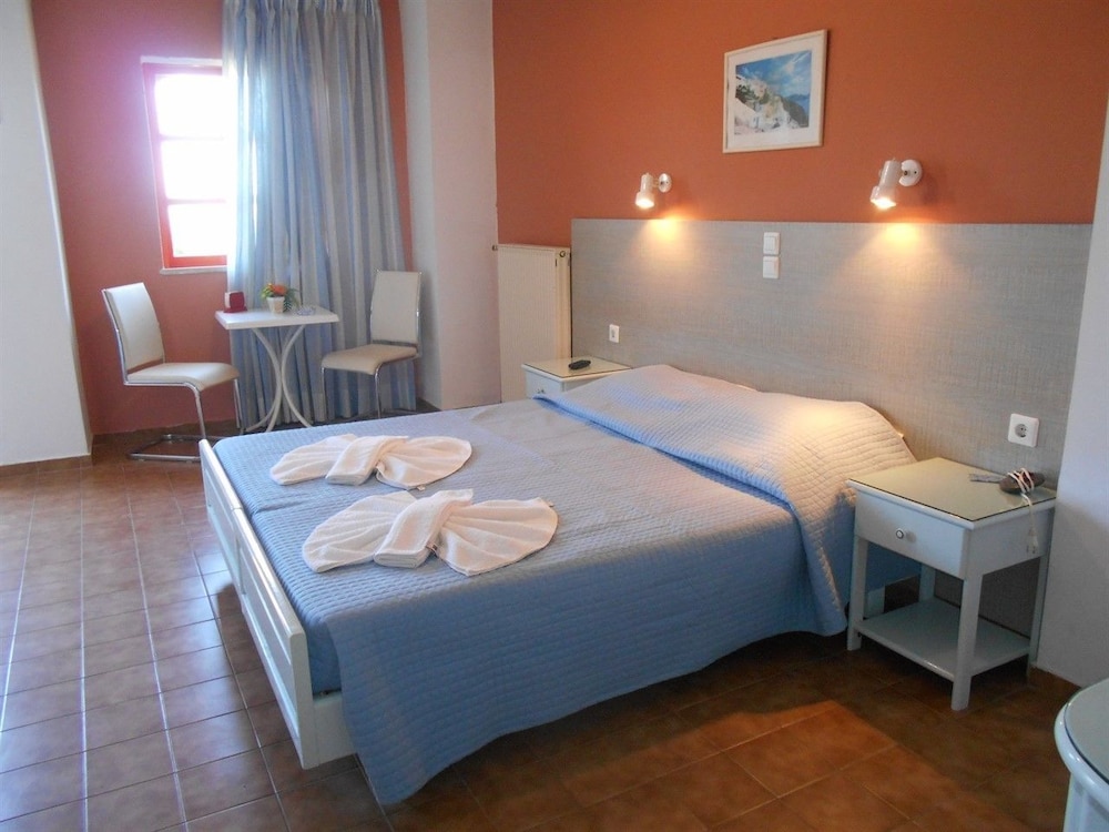 ILONA APARTMENTS 10/50