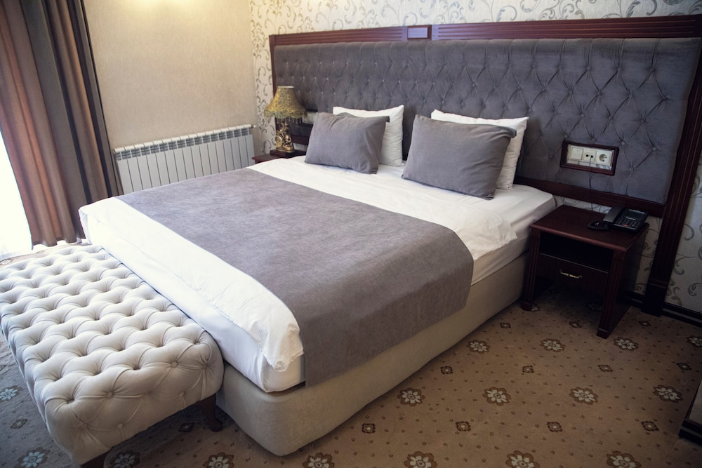 Capitol Hotel 18/50