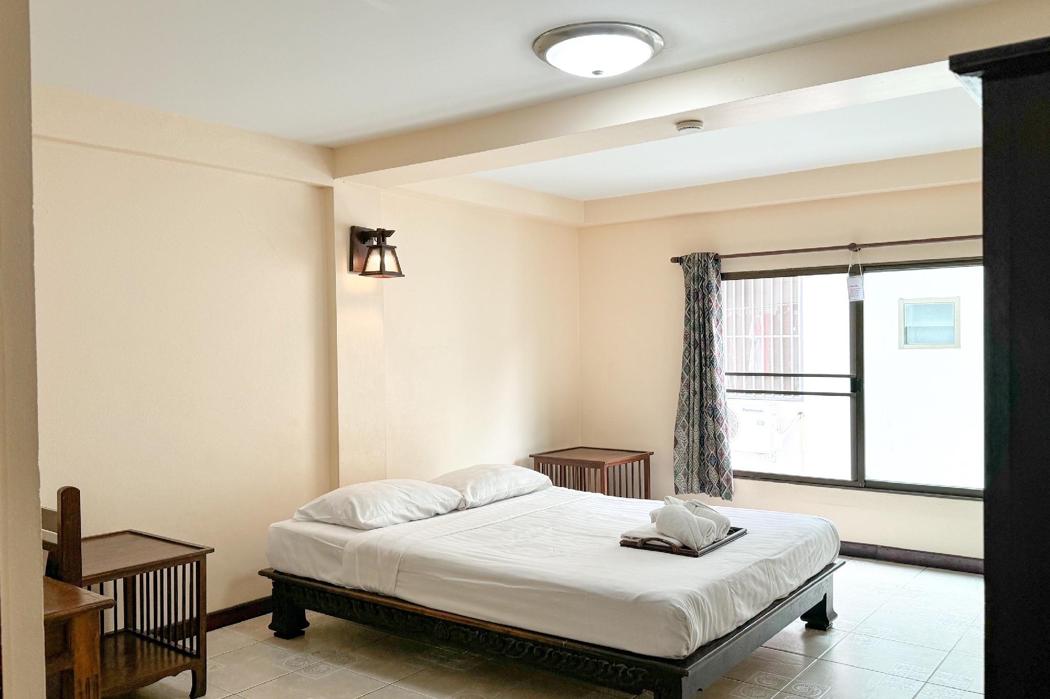 Standard, Double or Twin Bed, with Fan