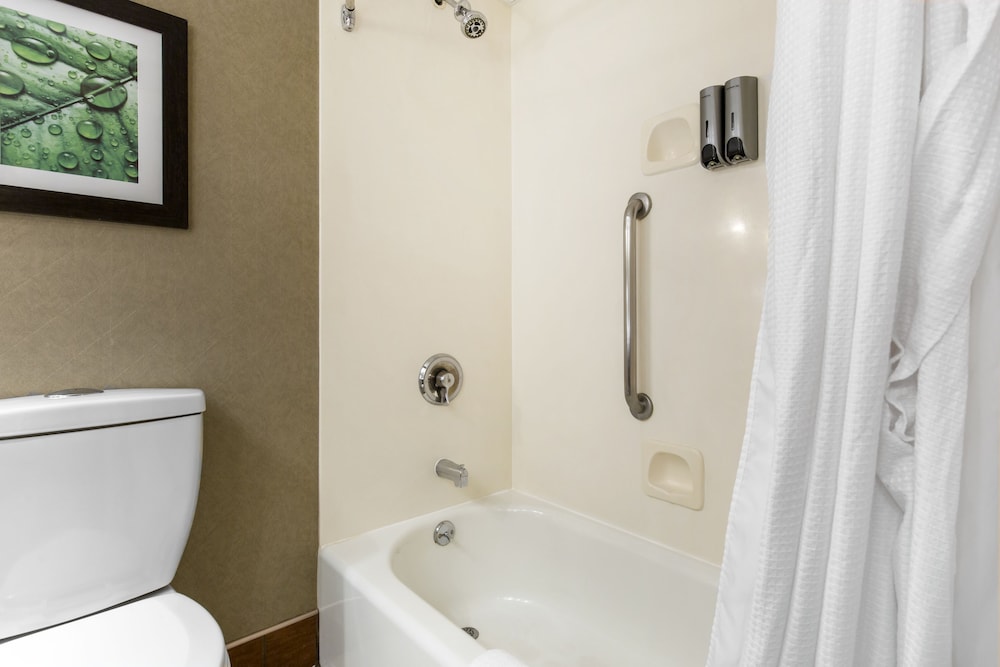 Greenstay Hotel and Suites 69/69