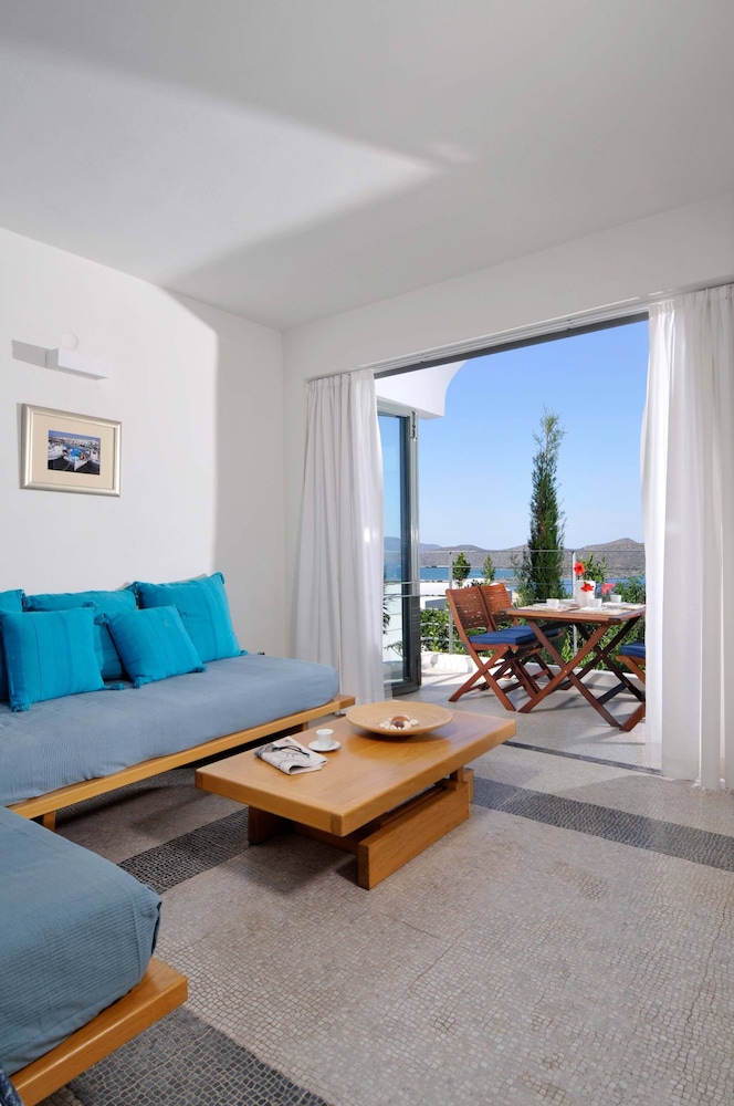 Elounda Living Residences by GHH 17/34