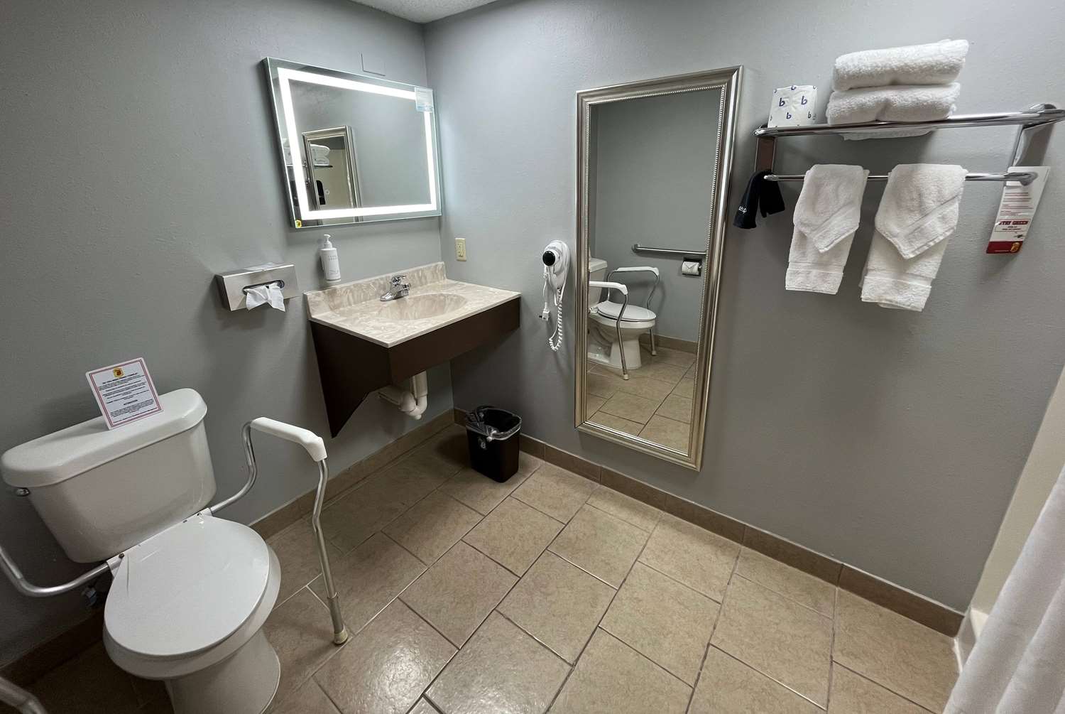 Super 8 By Wyndham Emporia 33/34