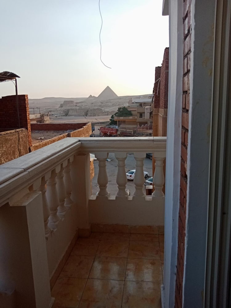 Pyramids Plateau Hotel 37/41