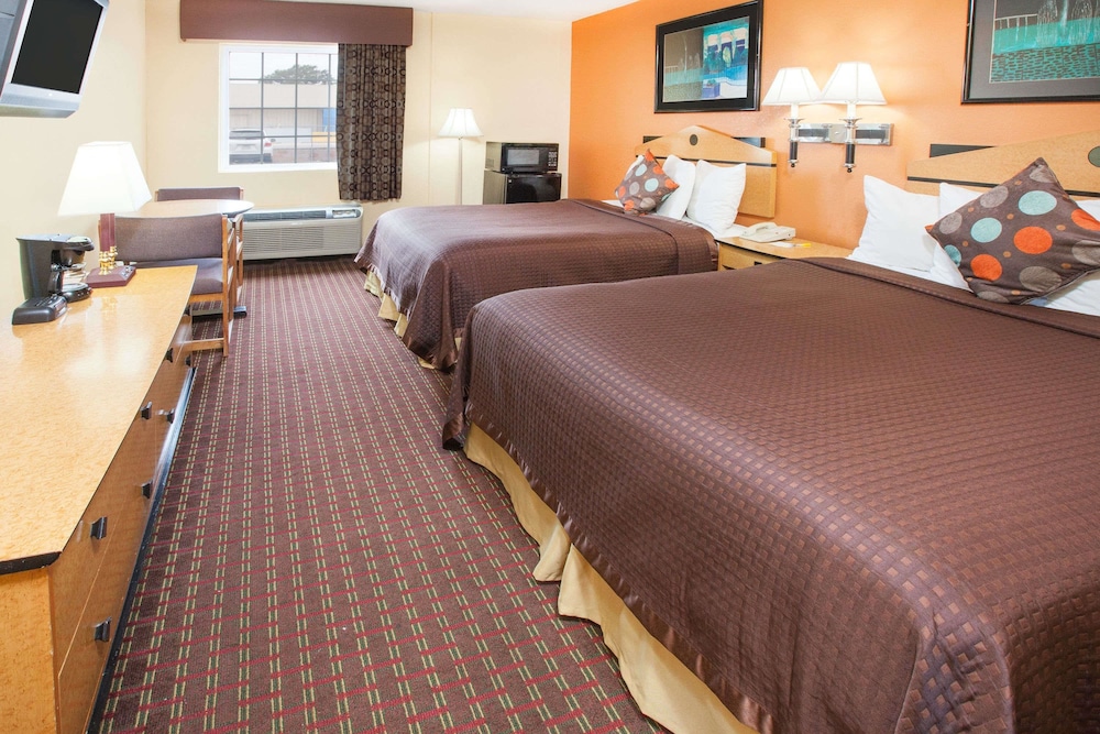 Days Inn By Wyndham Alma 10/19