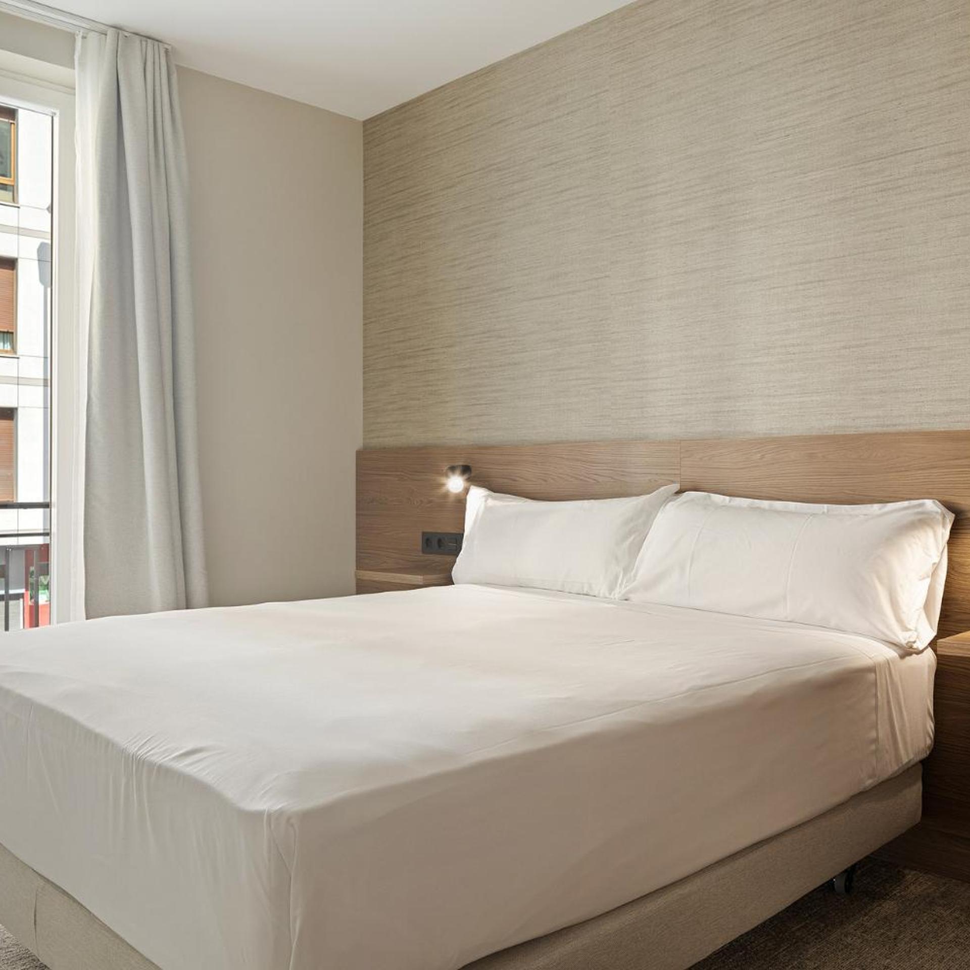 Room, Double or Twin Bed