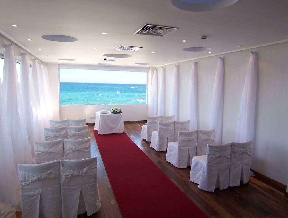 Sunrise Beach Hotel 32/45