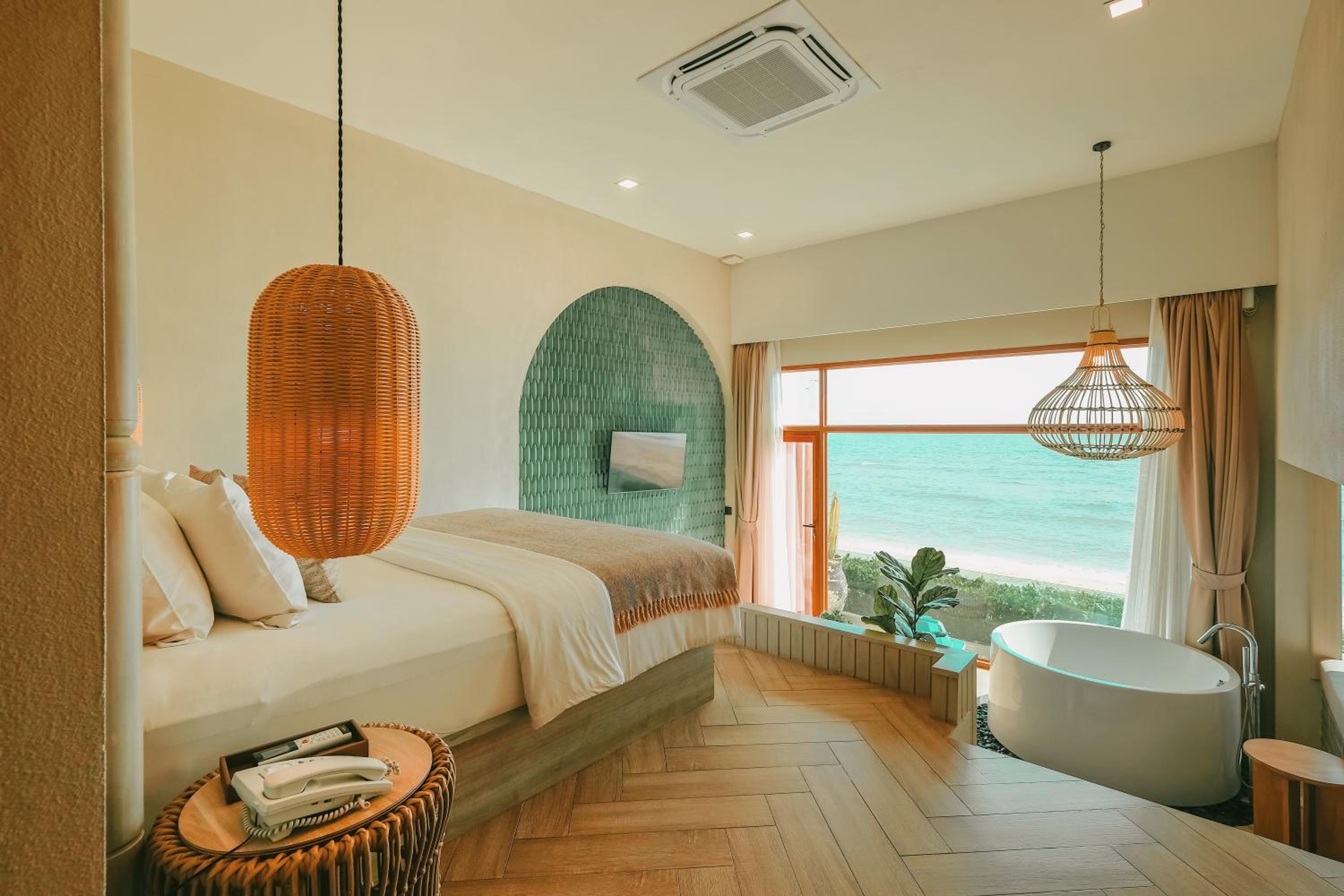 Honeymoon, Suite, Beach Front, Hot Tub