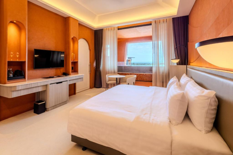 Deluxe Pool Suite Sea View