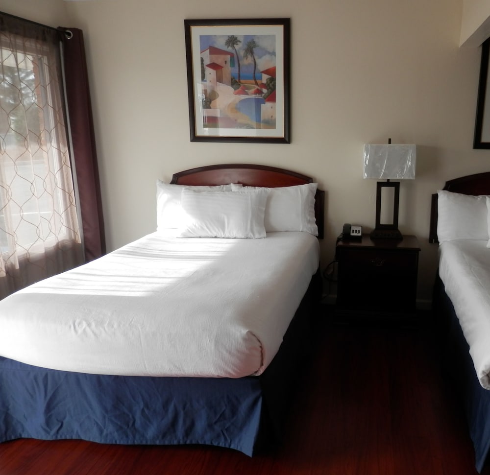 Blue Coast Inn and Suites 14/41