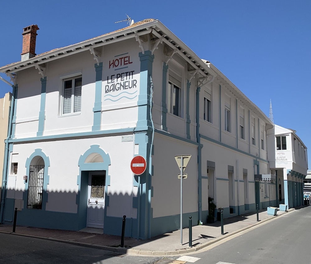 Hotel du petit baigneur 37/50