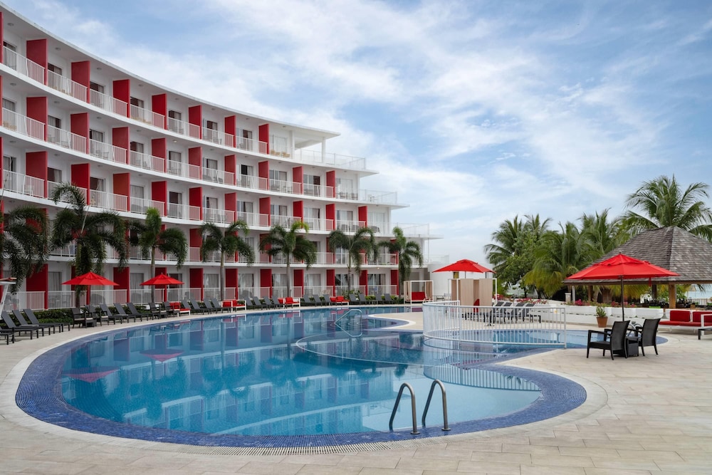 Grand Decameron Cornwall Beach, A Trademark All Inclusive 6/50
