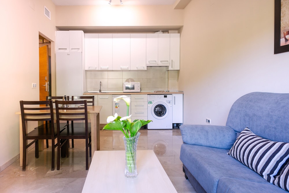 APARTAMENTOS TURISTICOS LA CASTILLEJA 15/30