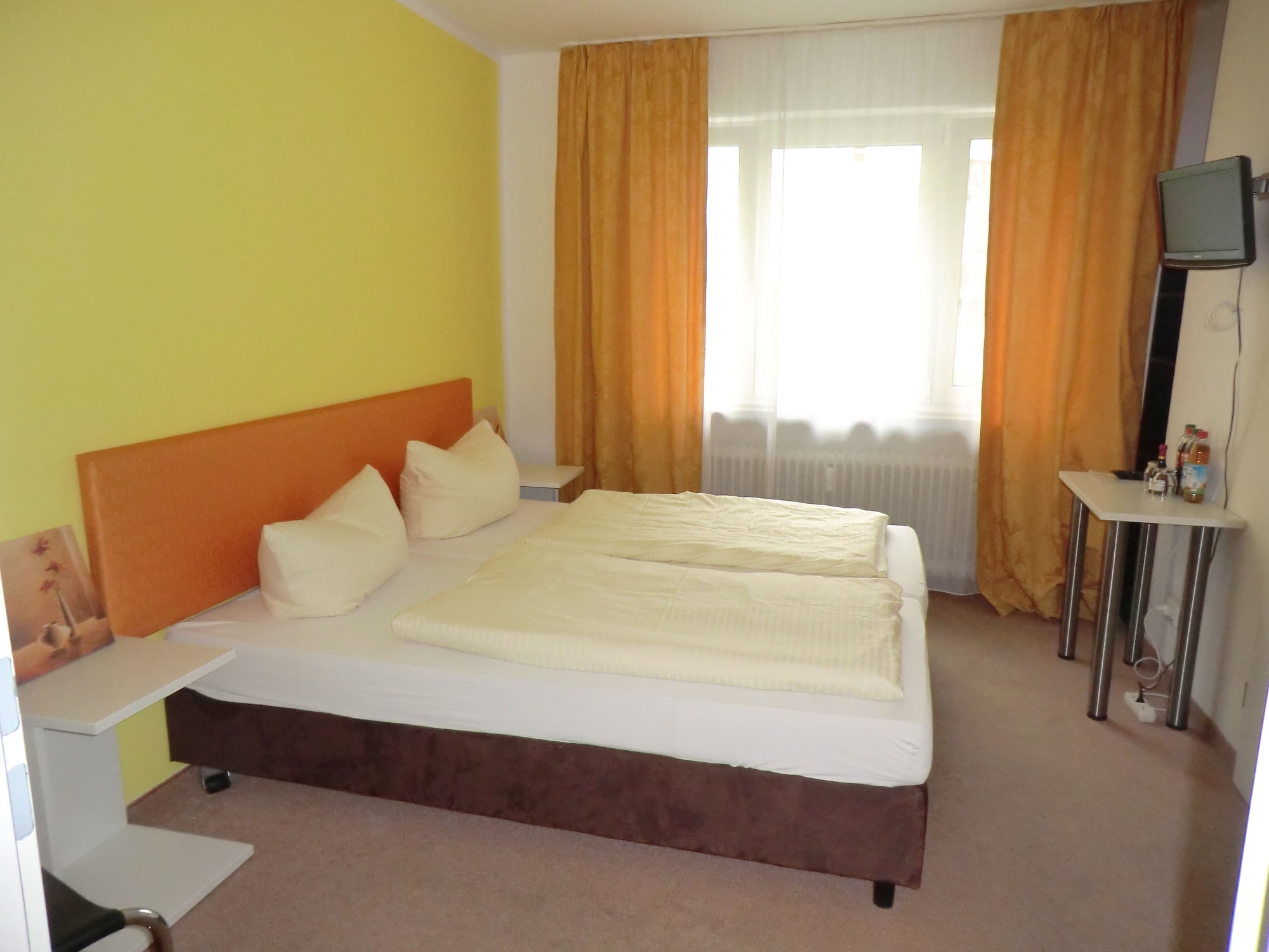 غرفة بسريرين منفصلين بحمام مشترك، Hotel Pension Haydn 2/2