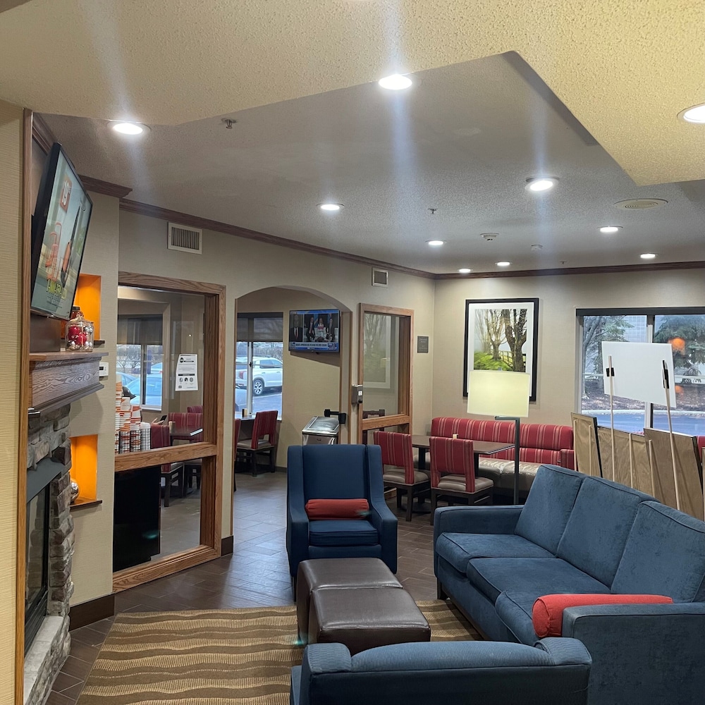 Comfort Inn North Polaris 27/38