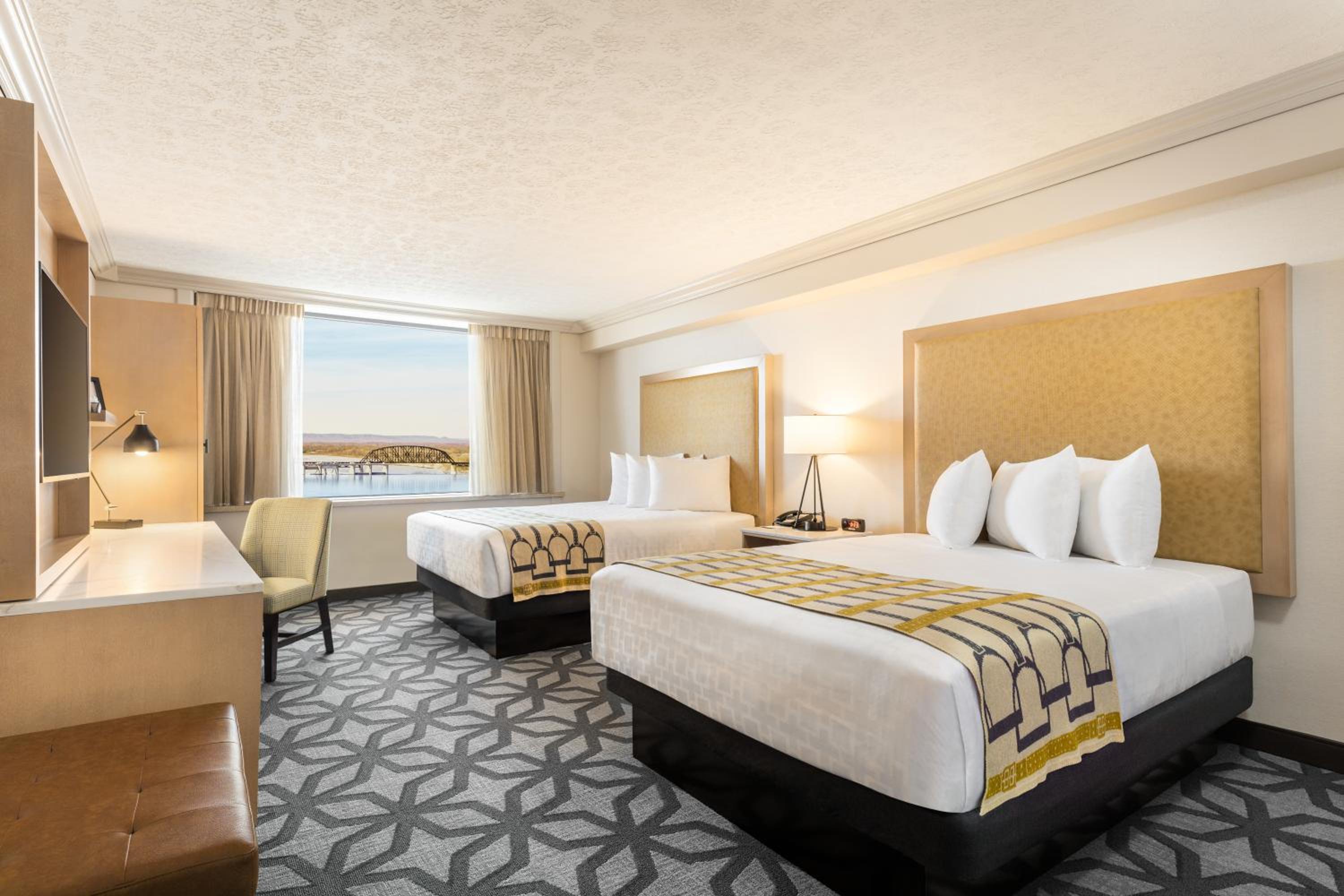 Deluxe, Suite, 2 Queen Beds, Water View, West Tower