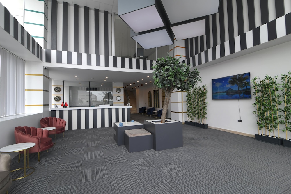 HOME PLUS Hotel & SEYHLI 37/42