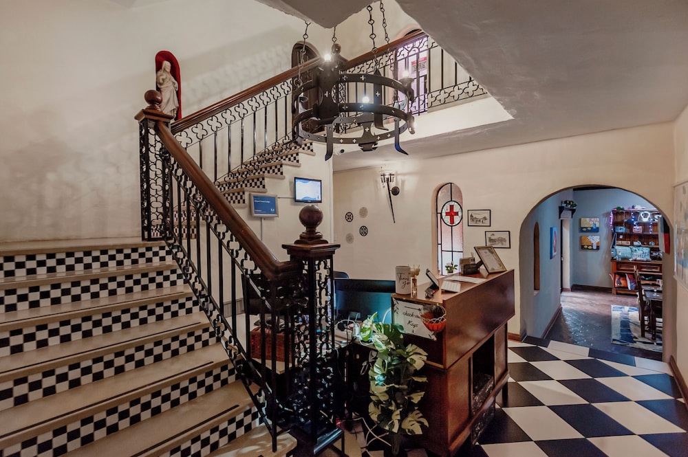 Airport Tower Lodge 3/47