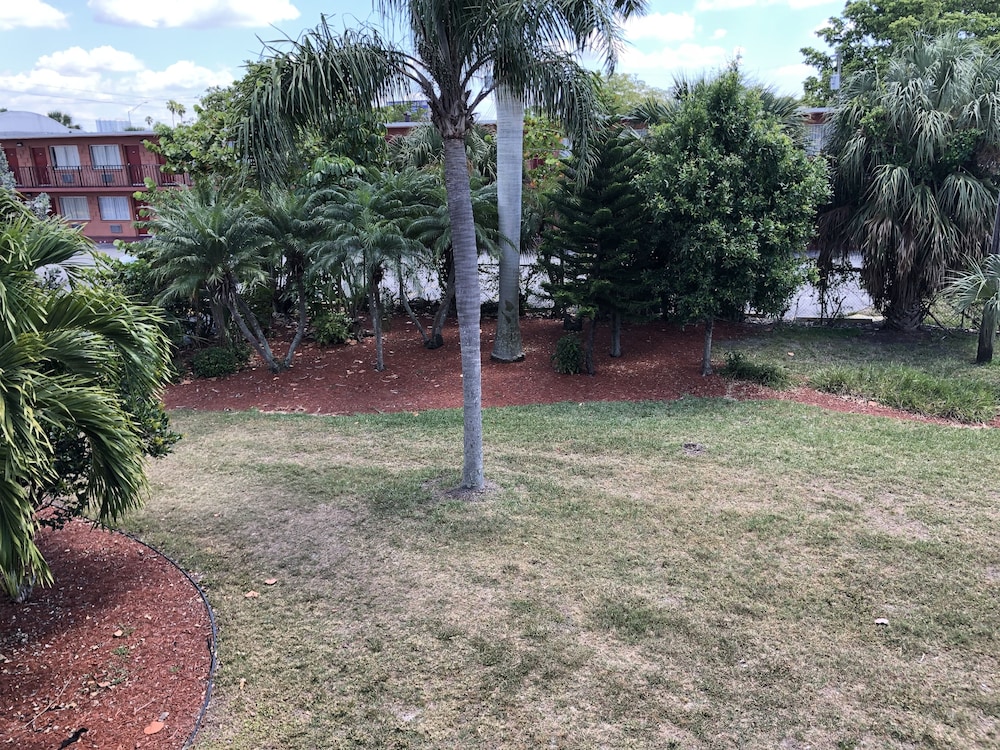 Travelodge by Wyndham Fort Myers North 33/36