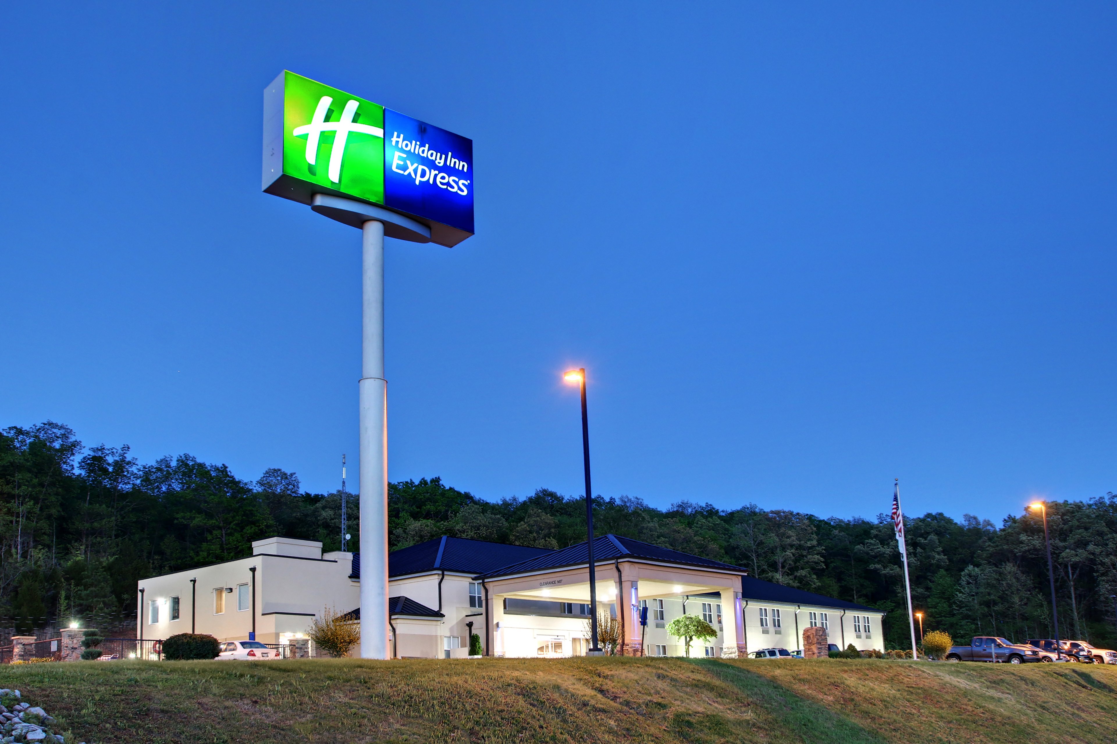 Holiday Inn Express Hurricane Mills Waverly 60/62