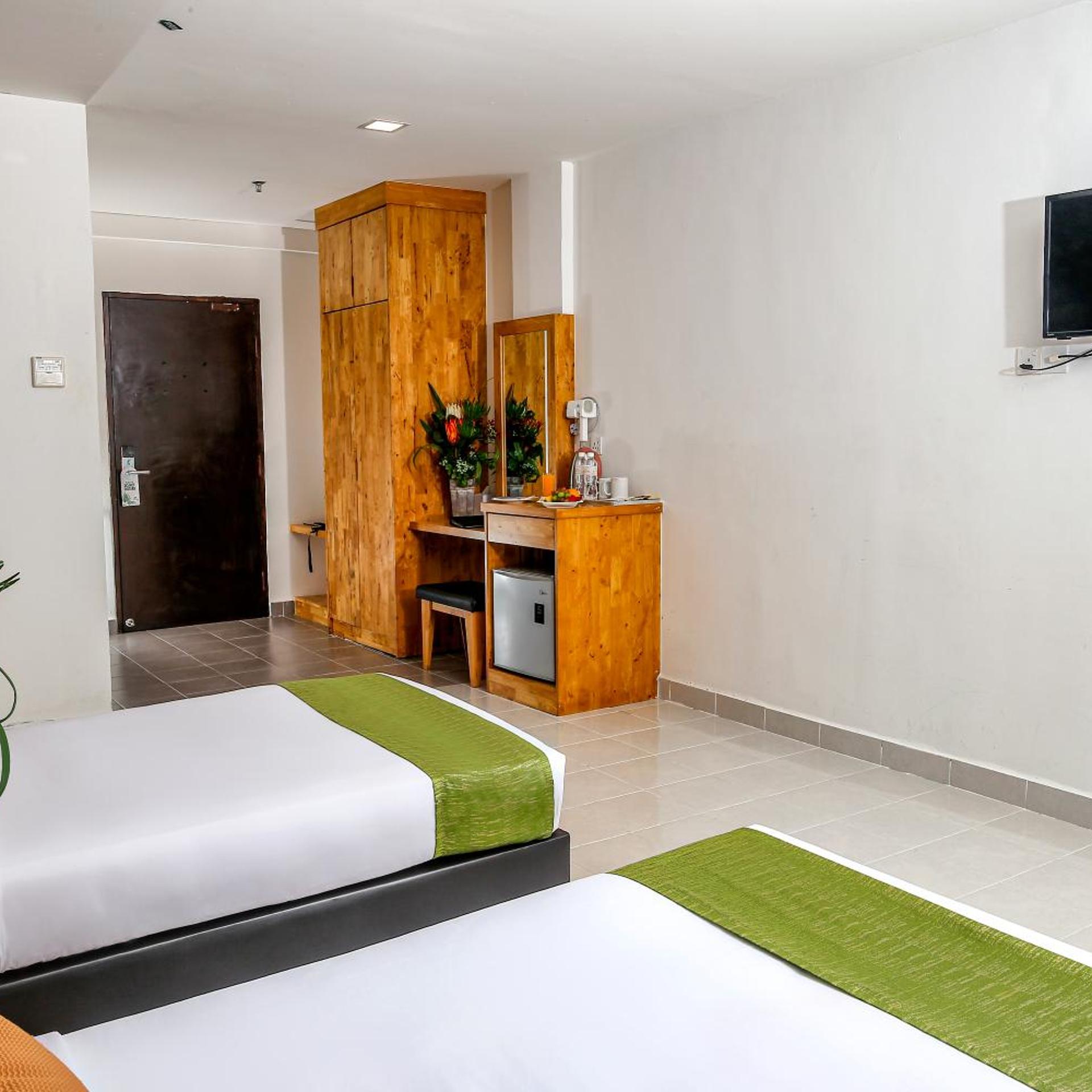 غرفة بسريرين منفصلين بشرفة، Langkapuri Resort Langkawi 3/5