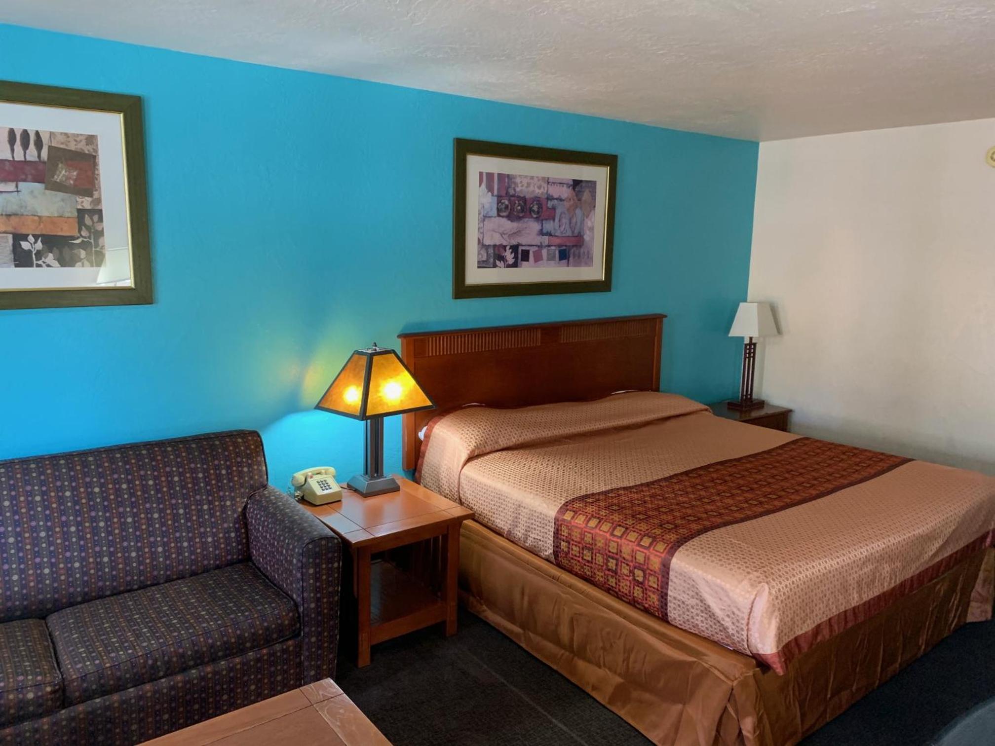 استوديو بسرير كينج، Claridge Inn 4/10