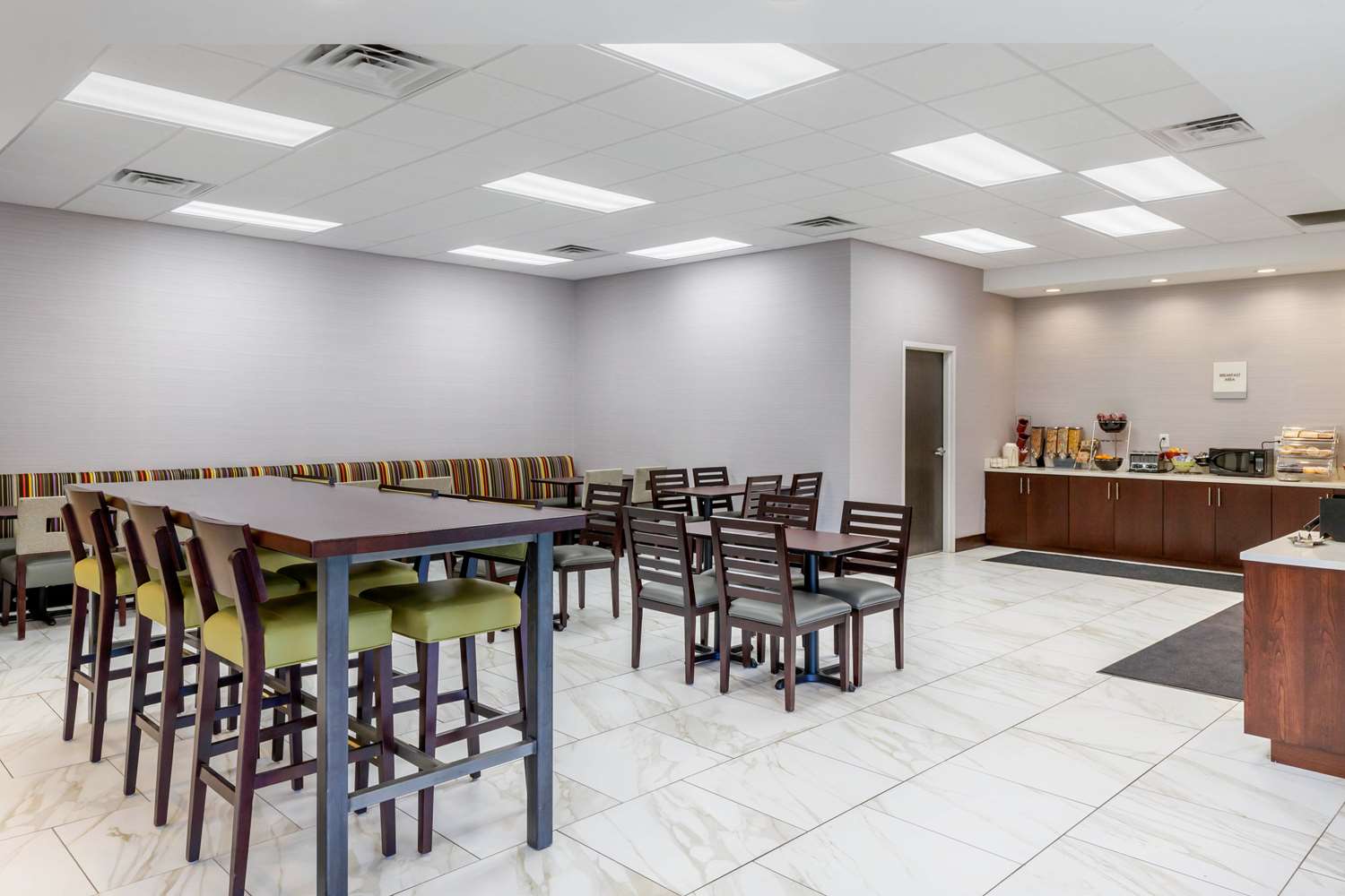 Days Inn and Suites by Wyndham Oxford 18/27