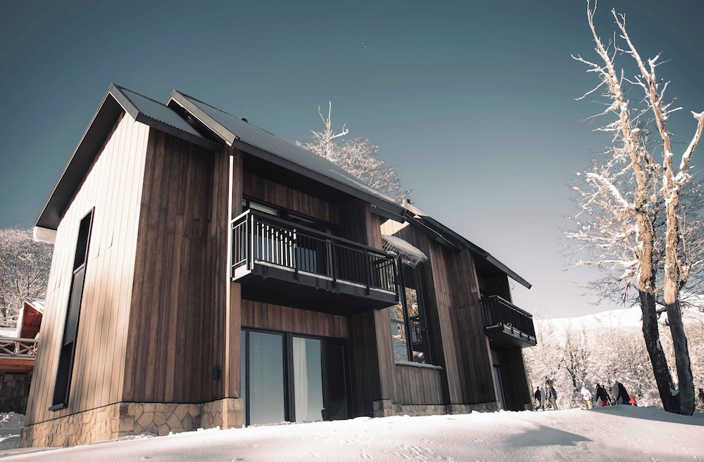 El Refugio Ski & Summer Lodge 1/49