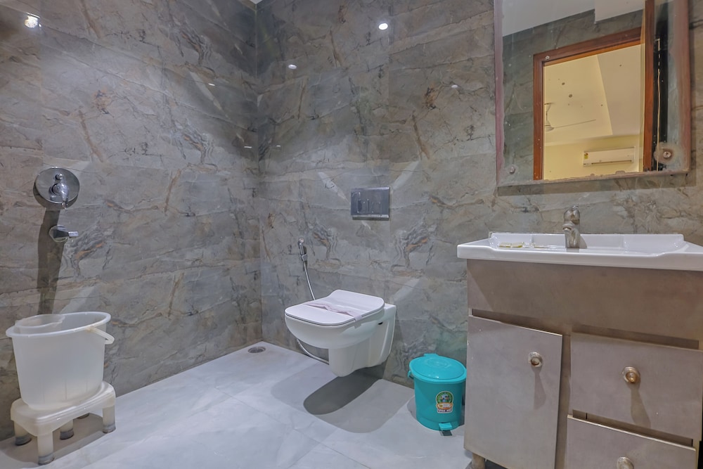 Hotel Avtar At New Delhi Railway Station 45/50