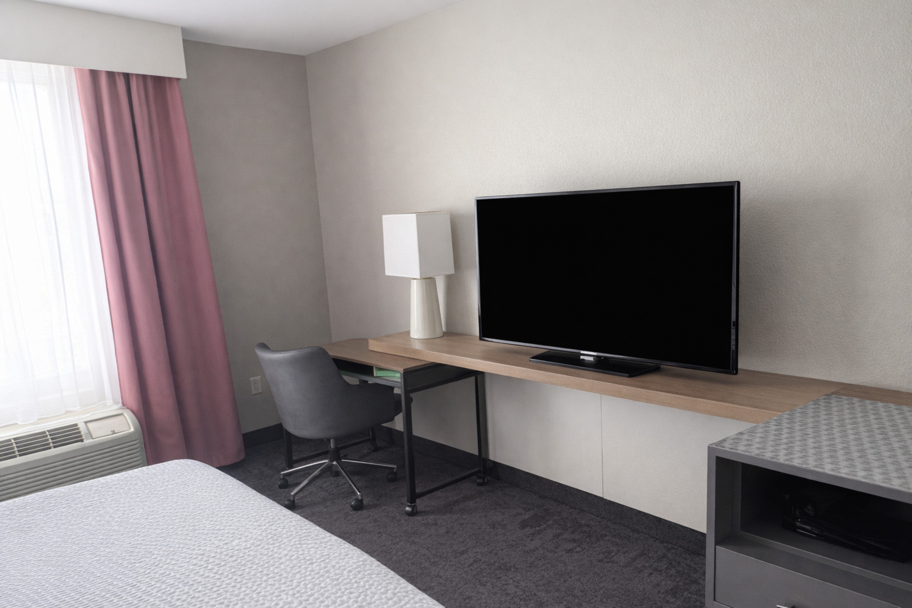 Holiday Inn Suites Memphis Wolfchase Galleria 74/79