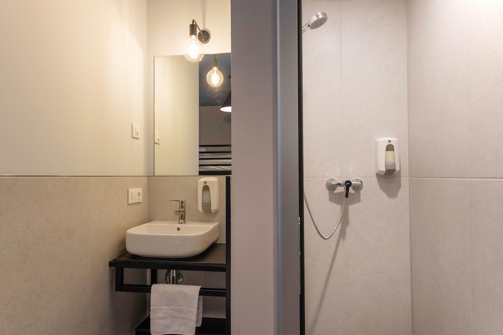 Font Andorra Hostel 53/53