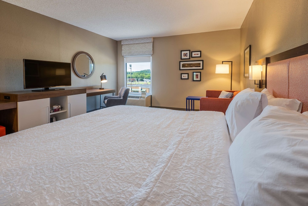 Hampton Inn Wilkesboro 14/50