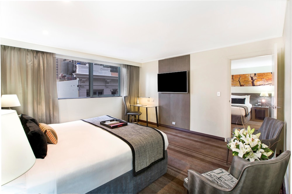 RYDGES WORLD SQUARE 20/66