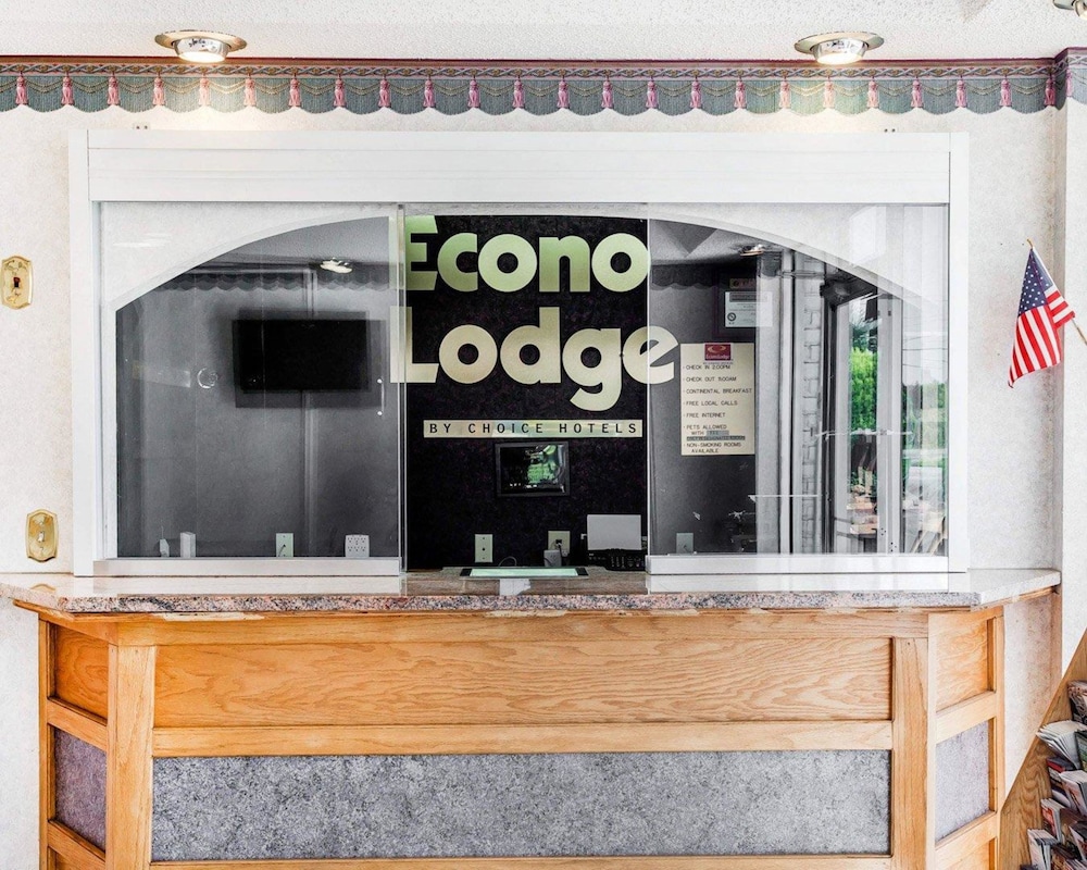 Econo Lodge Mc Donough 23/33