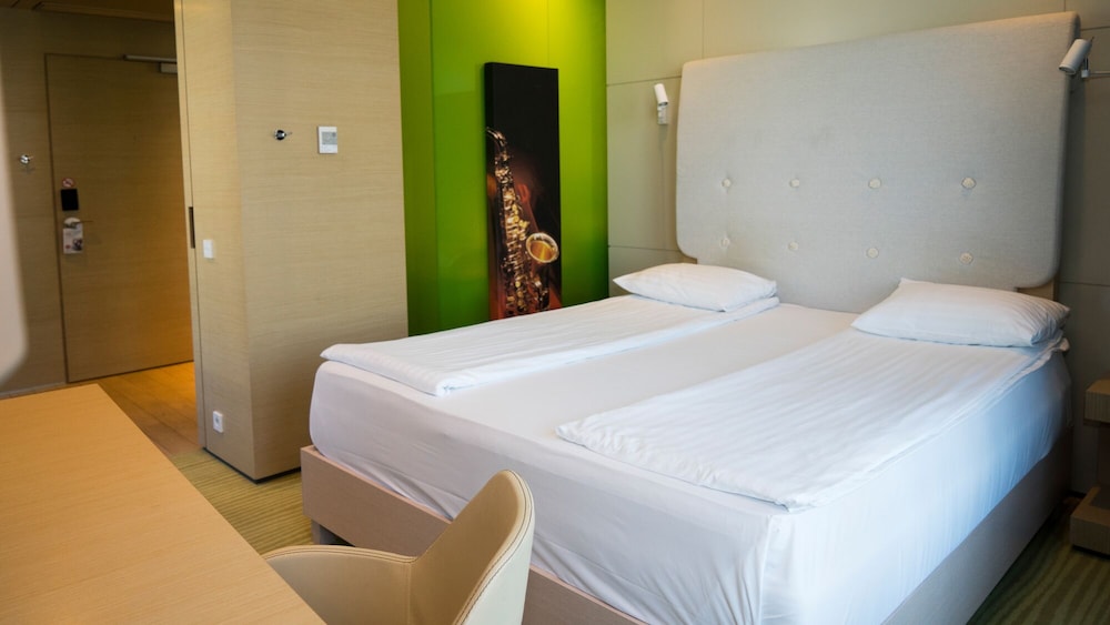SOUND GARDEN HOTEL AIRPORT 19/38