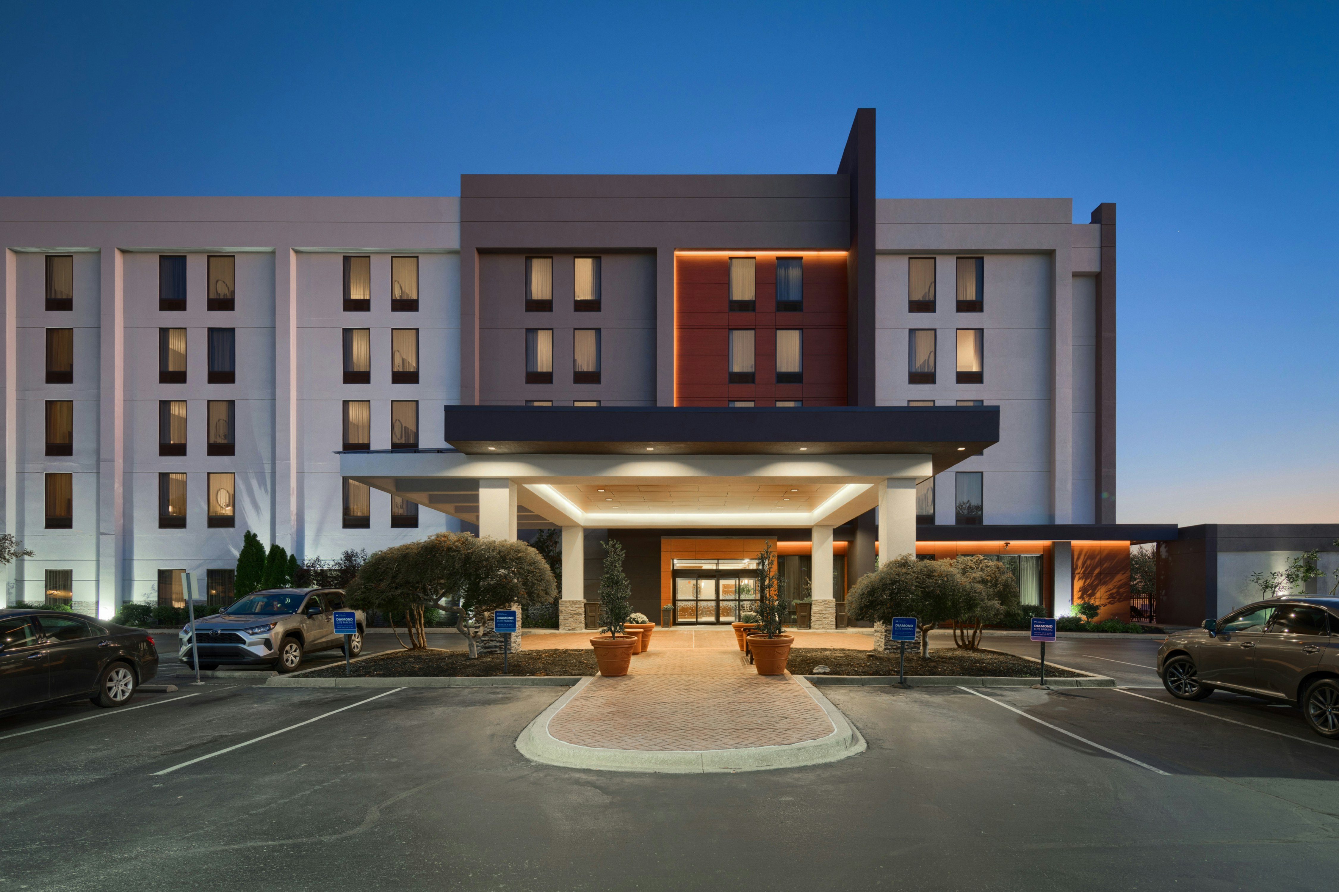Hampton Inn Louisville-Northeast 20/22