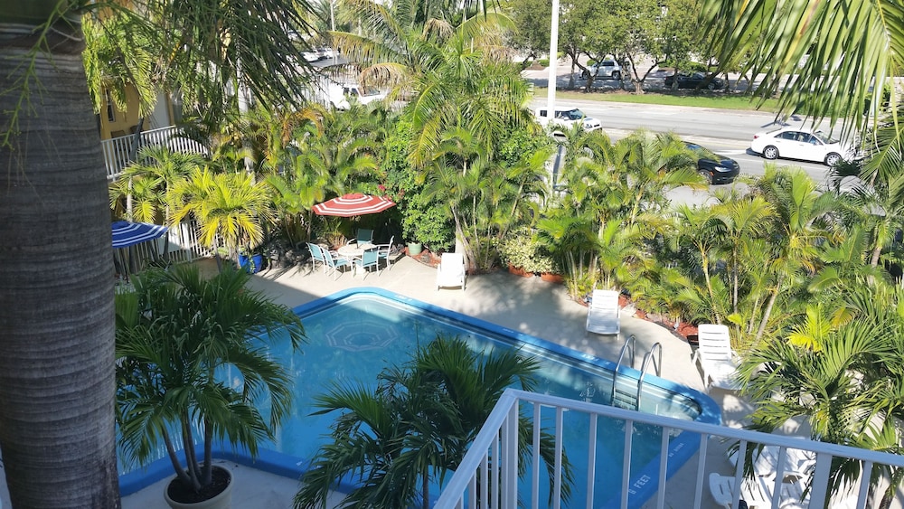 Ocean Mile Hotel 11/65