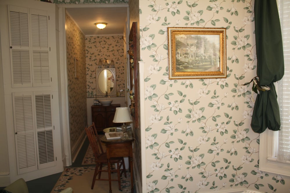 McFarlin House Bed and Breakfast 24/69