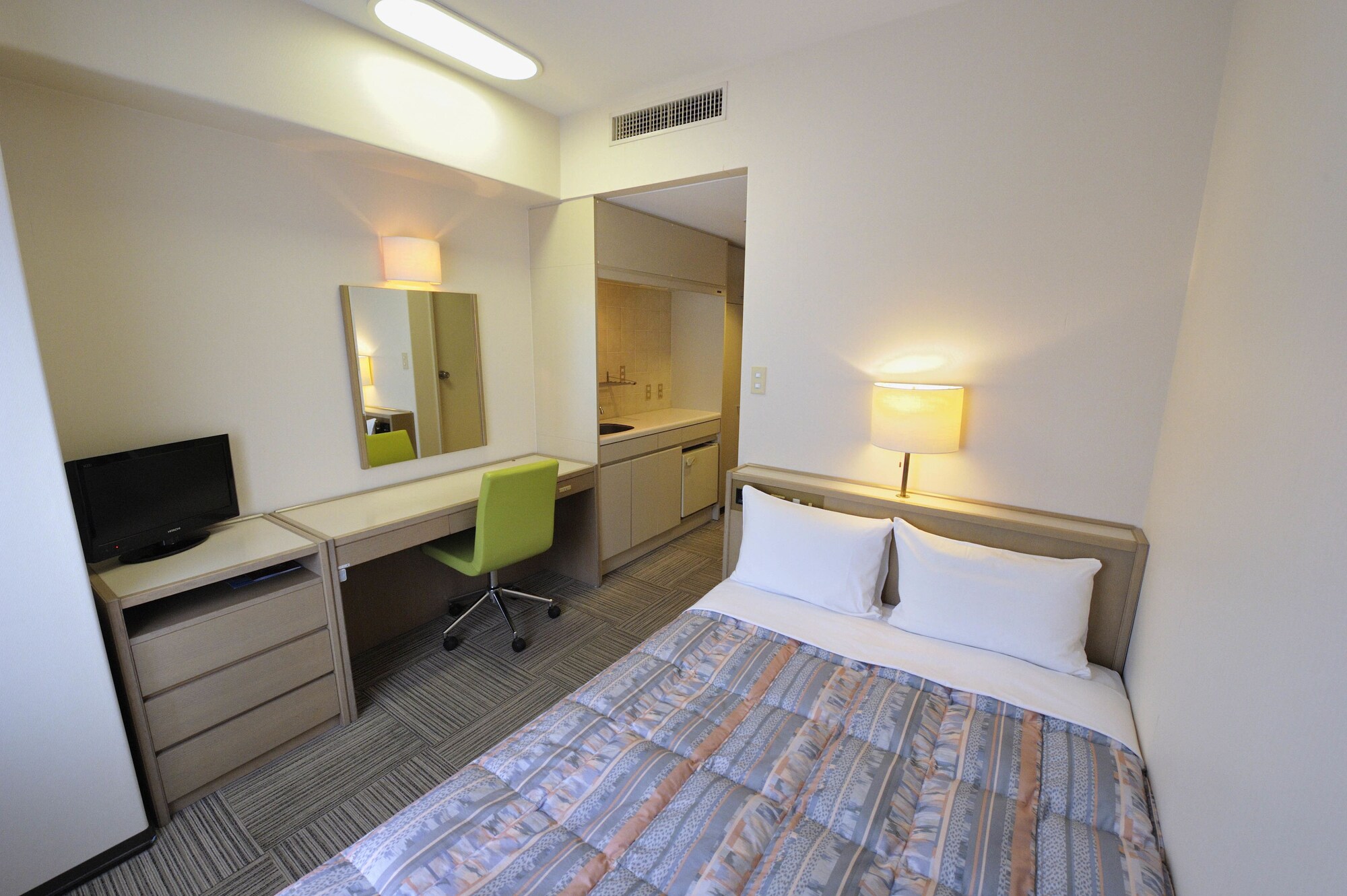 SEMI ROOM, SEMI DOUBLE BED