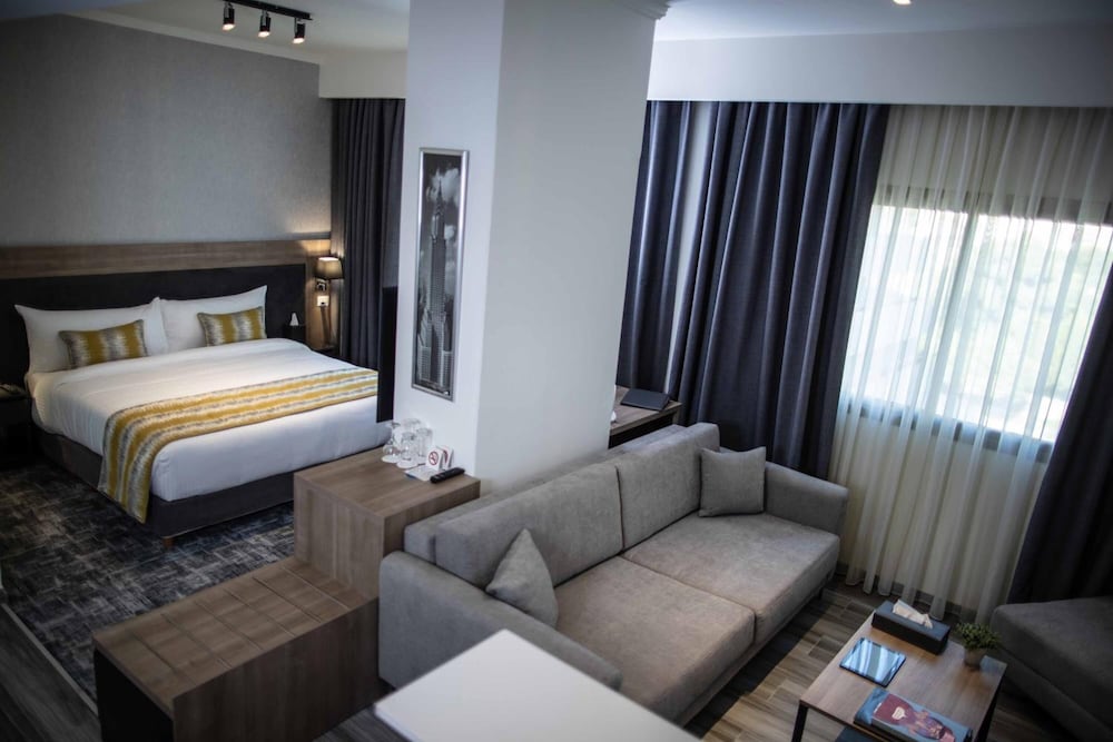 Oaks Beirut 2/33