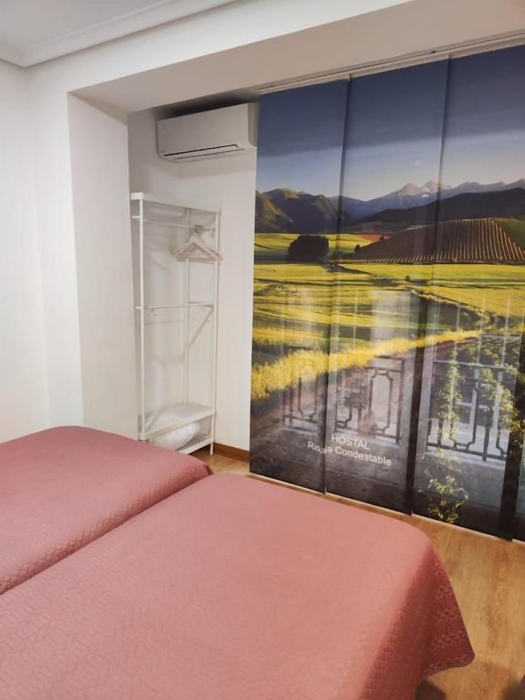 Hostal Rioja Condestable 15/48