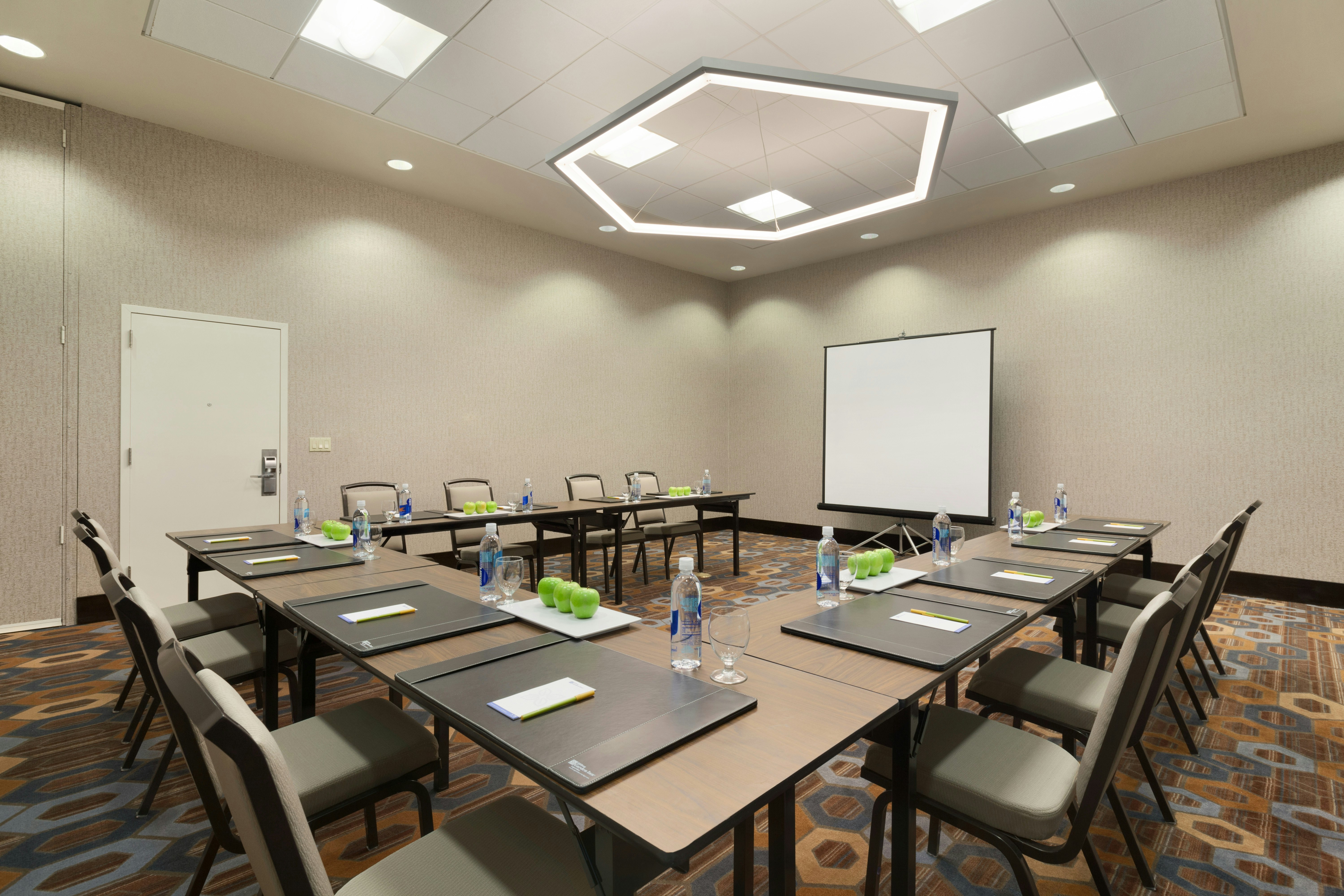 HILTON GARDEN INN CUPERTINO 15/17