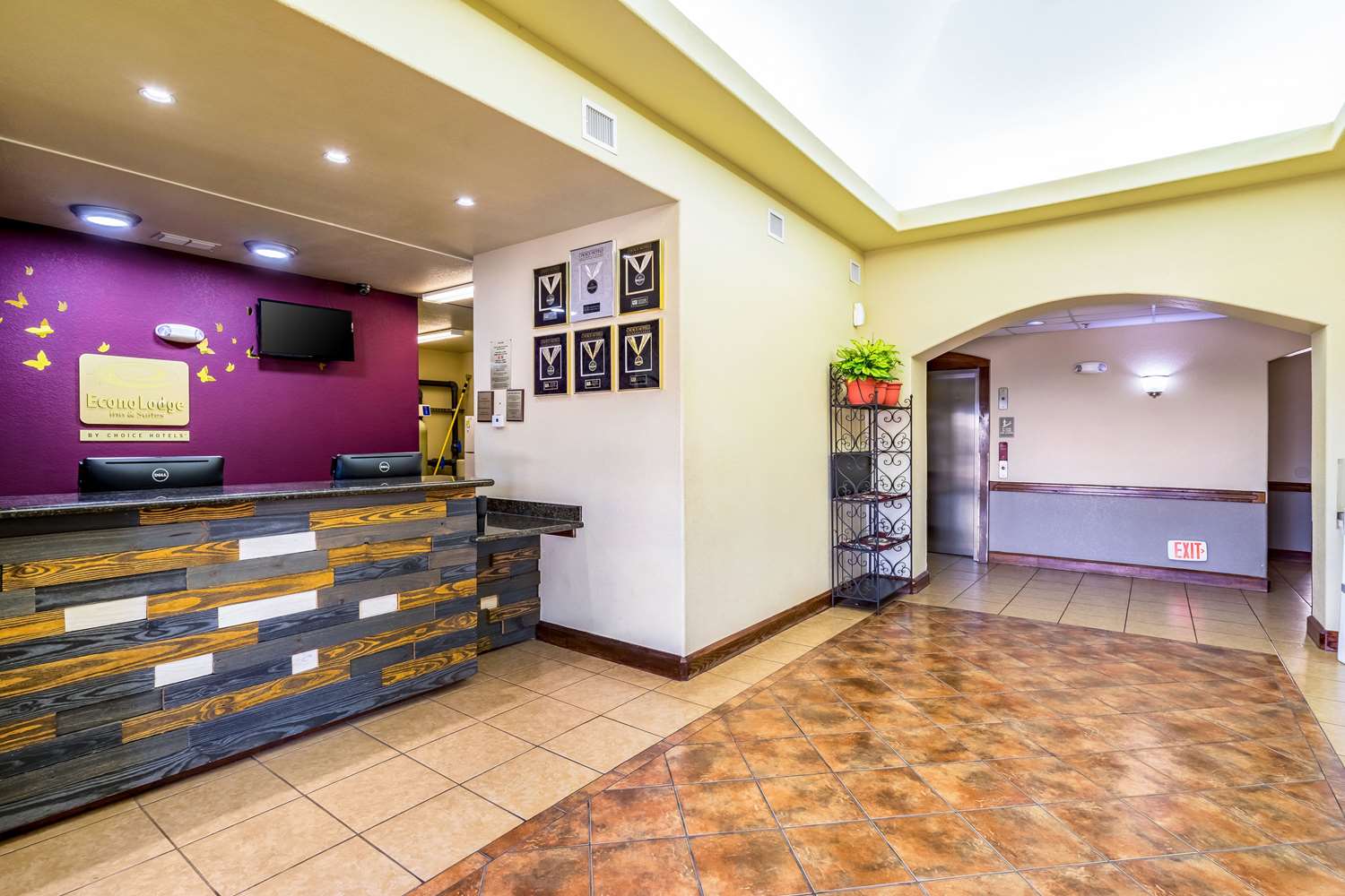 AmericInn by Wyndham New Braunfels 2/22